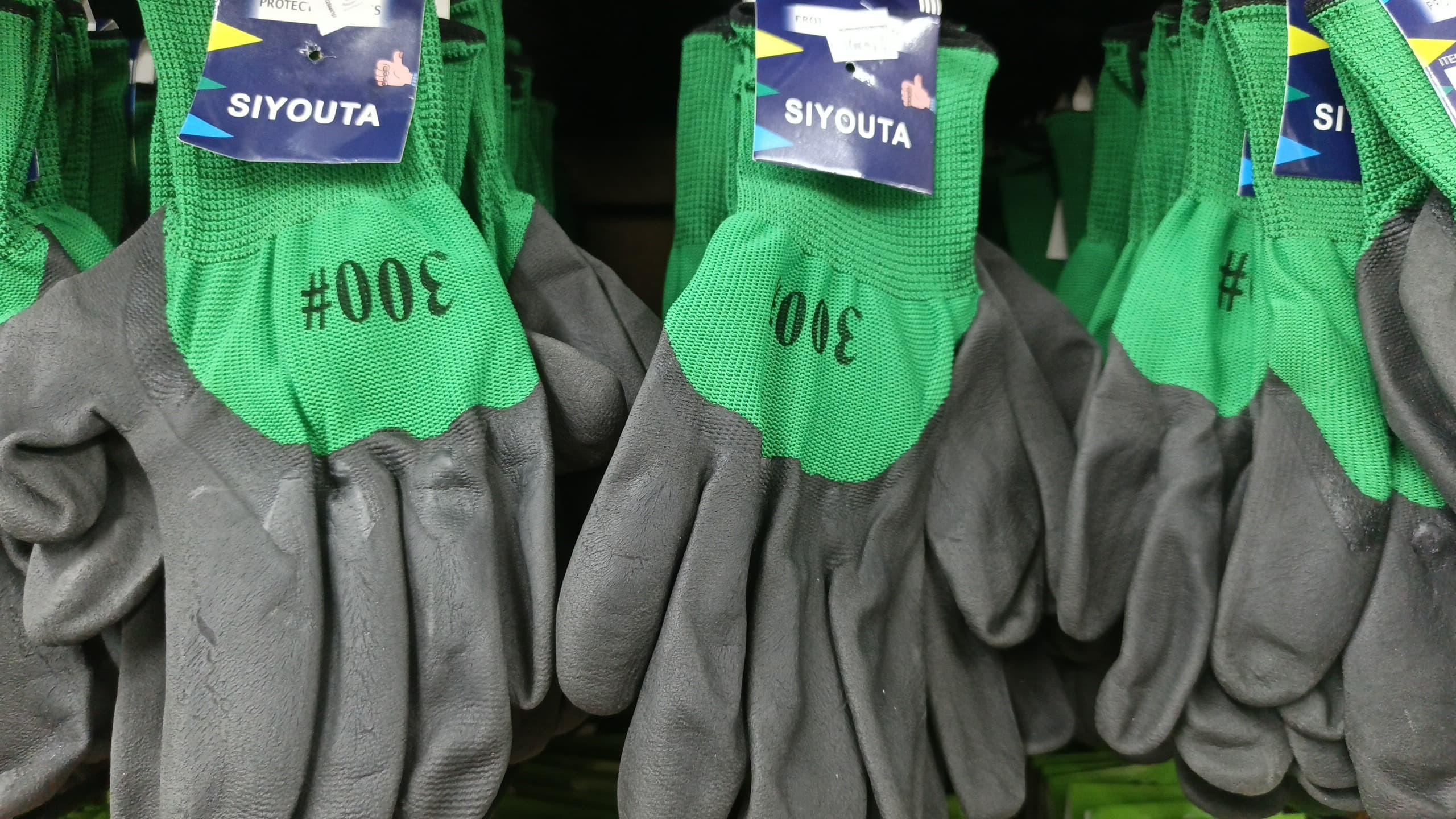 45 Grams Hanger Dark Gloves